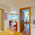 Apartman Muntagnarda 18 *